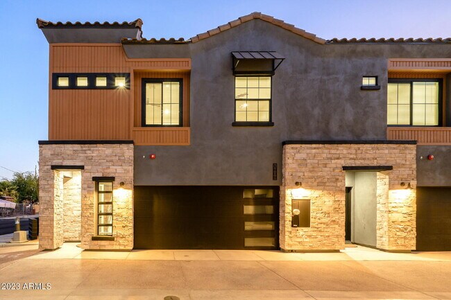 Building Photo - Exclusive Urban Sanctuary—Sophisticated Townhouse in Vibrant Phoenix