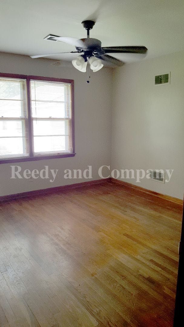 Building Photo - Elegance at its Finest