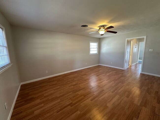 Building Photo - 3221 33rd St