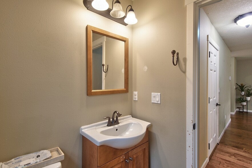 Building Photo - 17536 SW Parkway Ct