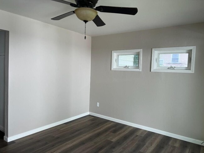 Building Photo - 332 11th St