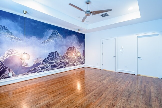 Building Photo - 5321 Lillian St