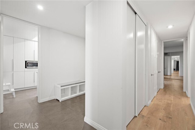 Building Photo - 141 S Linden Dr