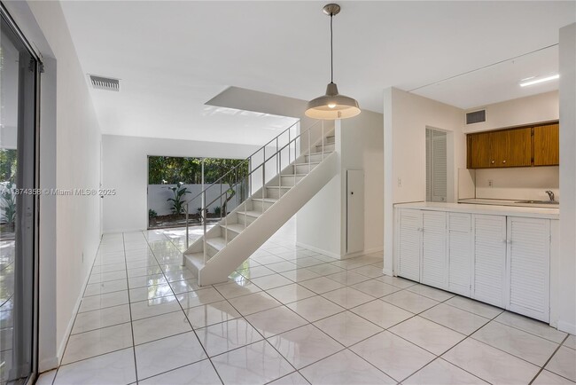 Building Photo - 3517 Loquat Ave