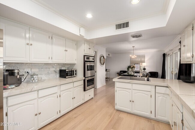 Building Photo - 14425 N Coral Gables Dr