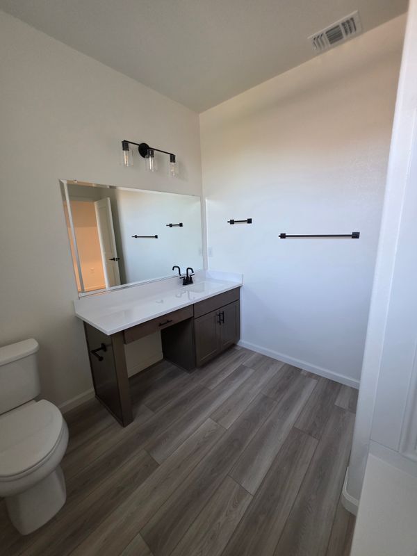Building Photo - 2508 Oleander Dr