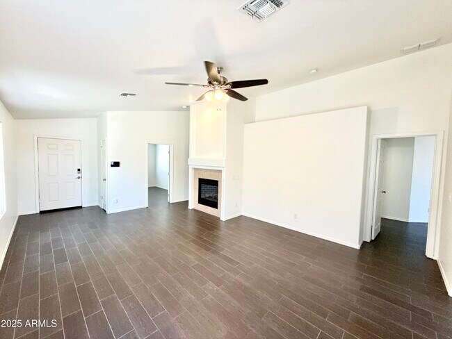Building Photo - 13740 W Keim Dr