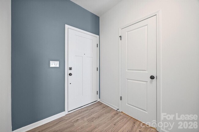 Building Photo - 512 Station St