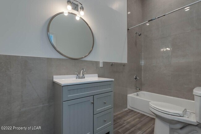 Building Photo - 19 N River St