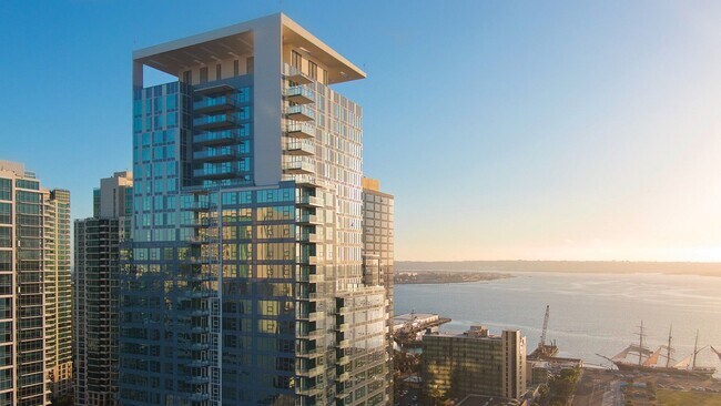 Building Photo - Savina by Bosa - Built 2020 - Bay & Downtown Views - 2 Parking Spots