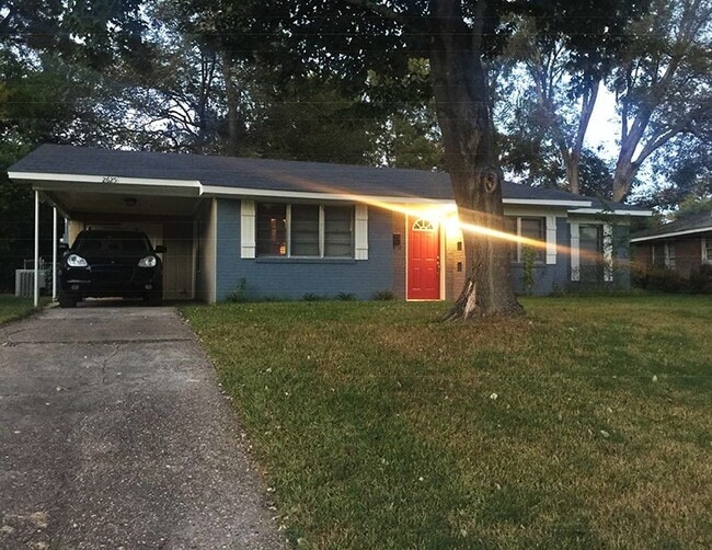 Building Photo - 2625 E Cavett Dr