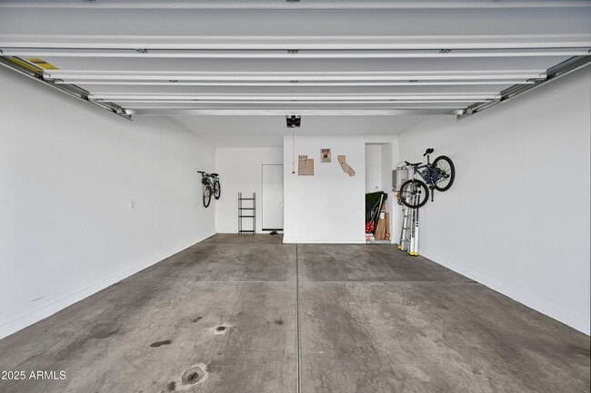 Building Photo - 4827 E Village Dr