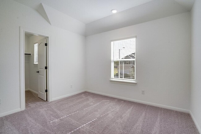 Building Photo - 429 Foresail Rd