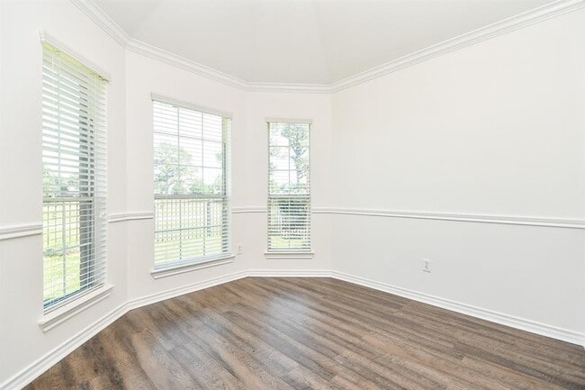 Building Photo - 10206 Hahns Peak Dr