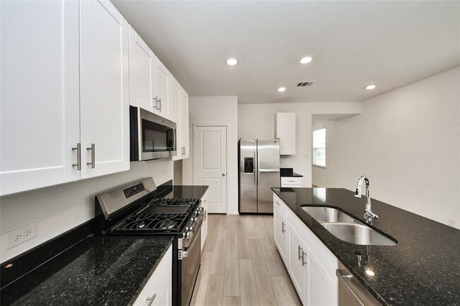 Building Photo - 18010 Whitetail Run Ln