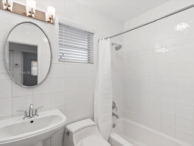 Building Photo - 911 Pizarro St