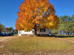 Building Photo - 1 Bedroom Triplex Unit