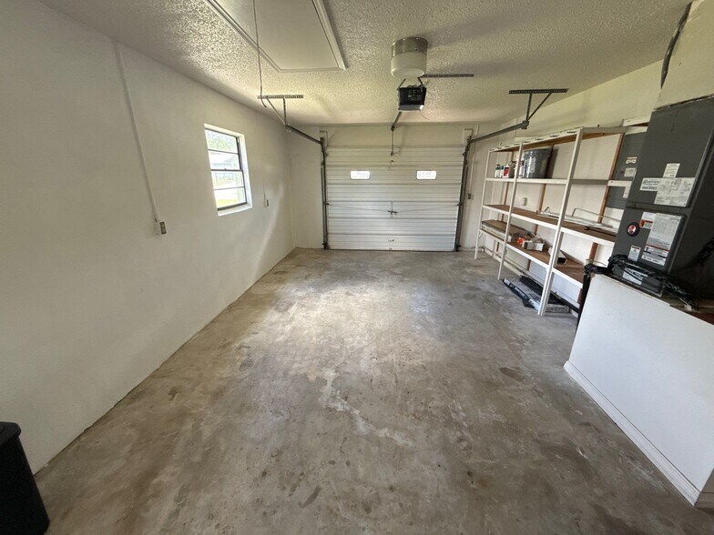Building Photo - 8215 W Cecil Ln