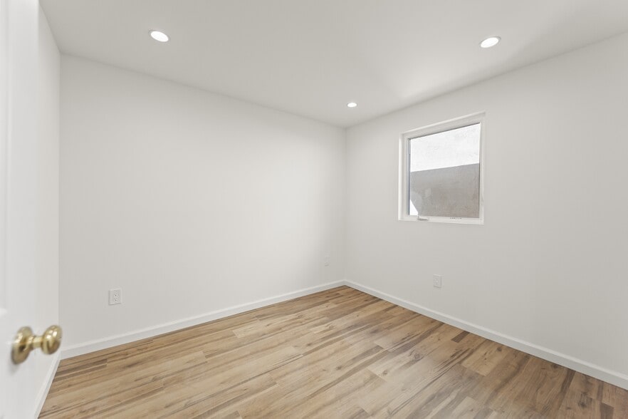 Building Photo - 923 1/2 N Avenue 50
