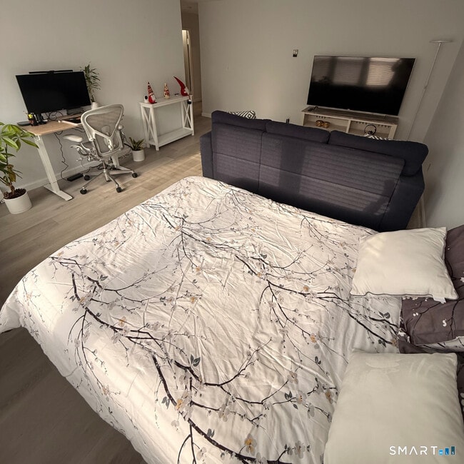 Building Photo - 30 Glenbrook Rd