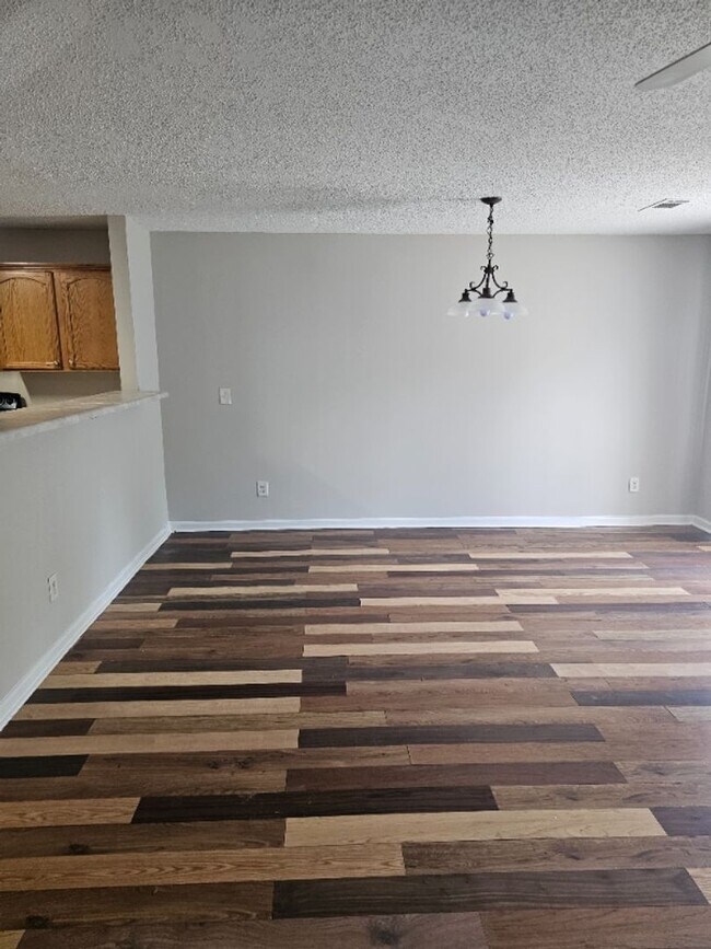 Building Photo - 1300 Maple Valley Ct