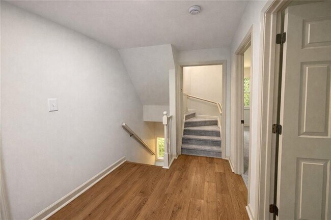 Building Photo - 807 Oak Bridge Ln