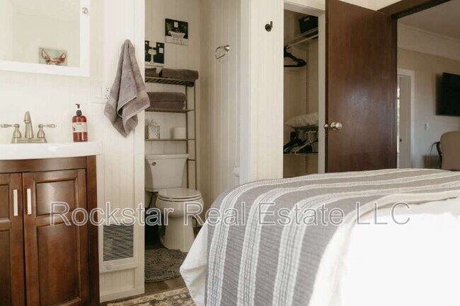 Building Photo - 1307 W Cleveland Ave