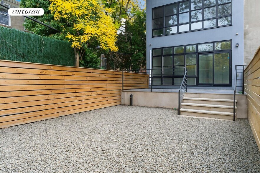 Building Photo - 65 Bainbridge St.