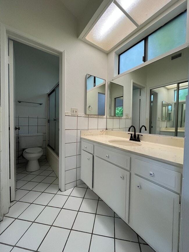 Building Photo - 3+2.5 twnhm w/pool + spa; water, trash + b...