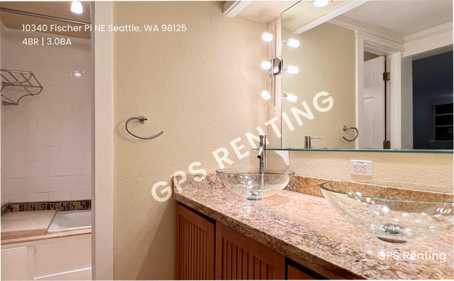 Building Photo - 10340 Fischer Pl NE