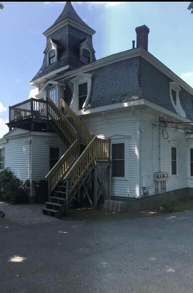 Building Photo - 112 Elm St