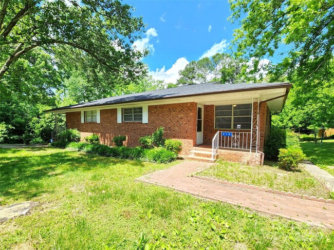 Primary Photo - 210 N Salisbury Ave