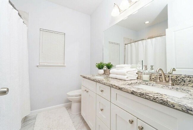 Building Photo - 679 Coral Cir