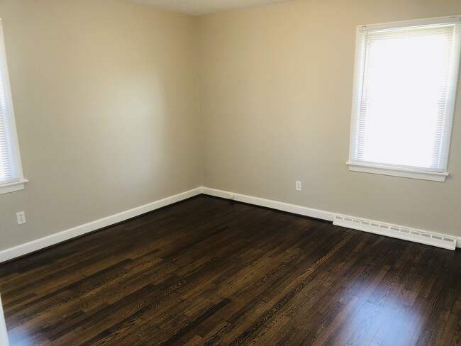 Building Photo - 1509 Peachtree Dr