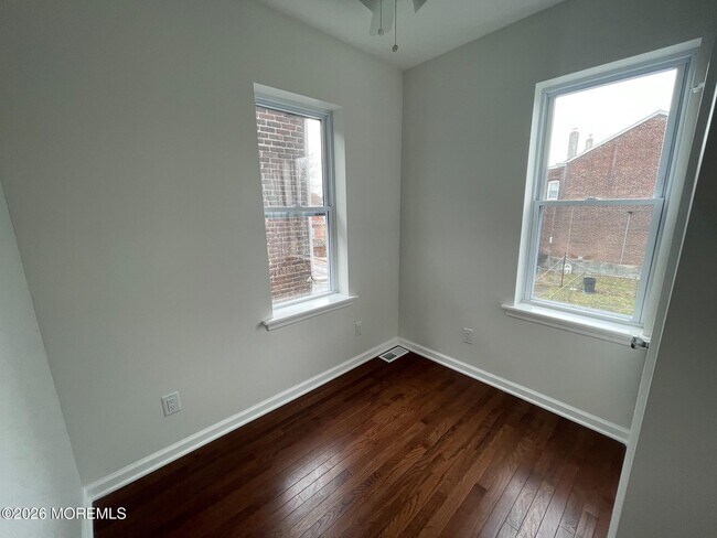 Building Photo - 729 Spruce St