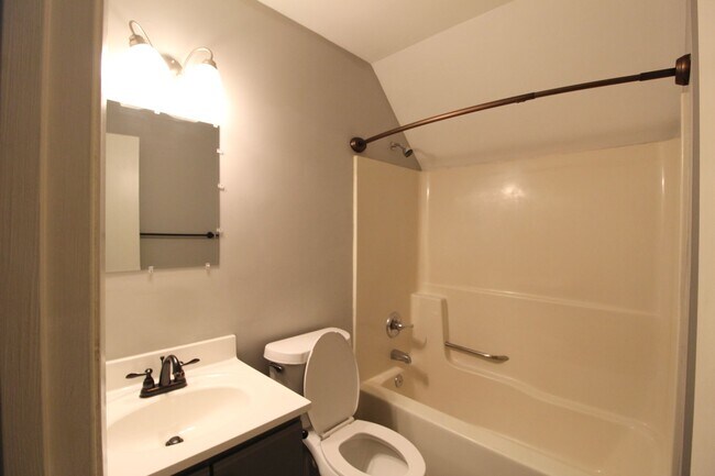 Building Photo - 1330 Hunters Rd