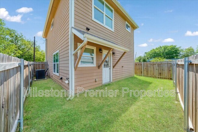 Building Photo - 3308 Moulton St