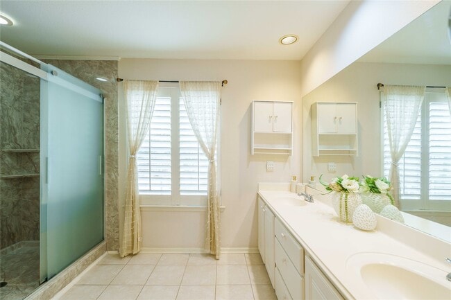 Building Photo - 2 Mystic Glade Ct