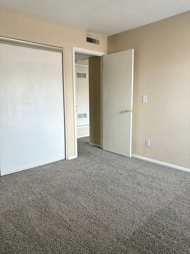 Building Photo - 2 Bedroom Lower Level Unit - ALL UTILITIES...