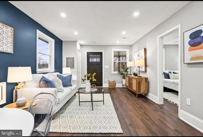 Building Photo - 612 44th St NE