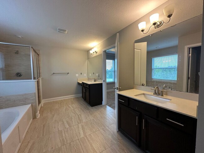 Building Photo - Large Home at Work Golf Village