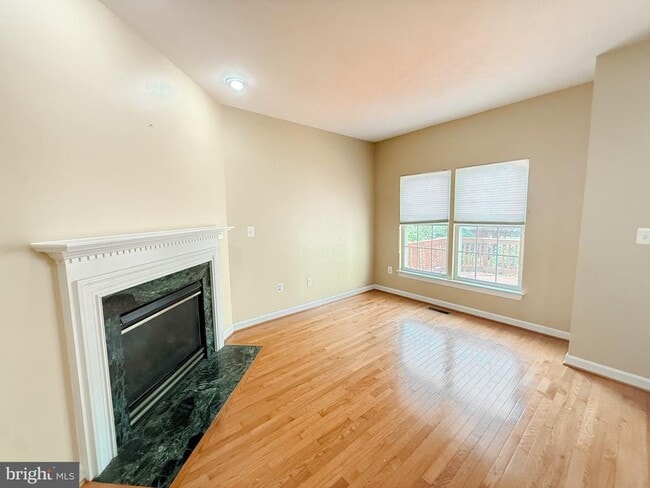 Building Photo - 4228 Lower Park Dr