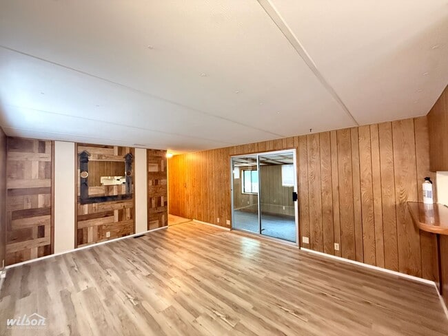 Building Photo - Charming 2 Bed, 2 Bath Home with Water, Sewer and Garbage Paid!