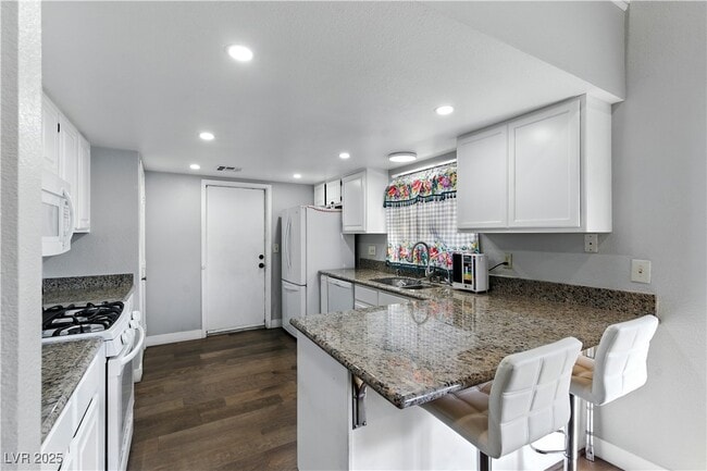 Building Photo - 3280 Dayflower St