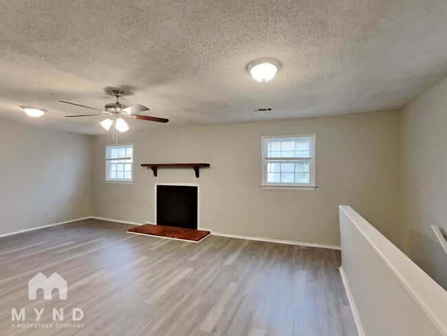 Building Photo - 1687 Coronet Dr