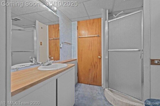 Building Photo - 25152 Fairway Dr