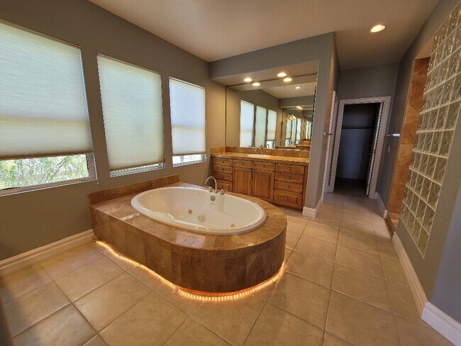 Building Photo - 1208 Martini Dr