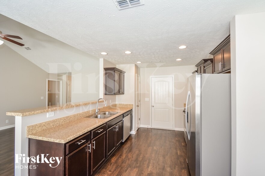 Building Photo - 1623 Alysheba Run