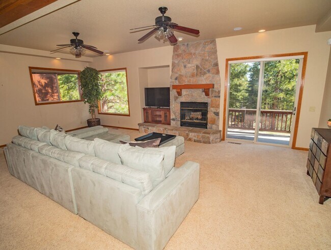 Building Photo - Beautiful home for rent in Galena Forest