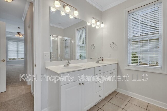 Building Photo - 5 Southernwood Pl
